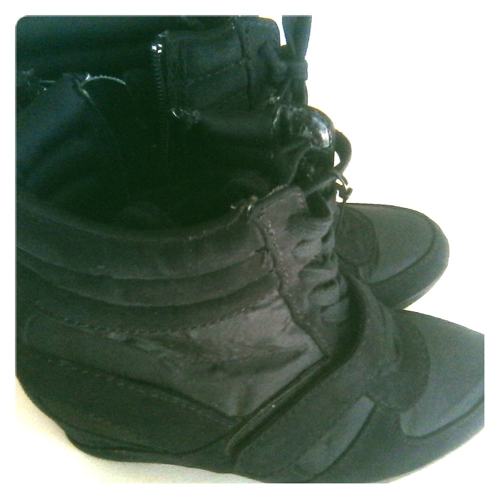 SIMPLY Vera Wang Wedge Sneaker Boots size 10 M